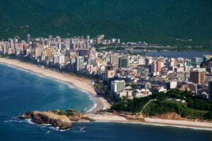 Condomínio novo na quadra da praia em Ipanema fotos e obras 2026